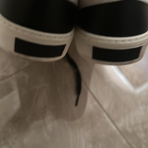 Gucci sneaker in original box hardly worn. Fits like a ten and half - Picture 3 of 4
